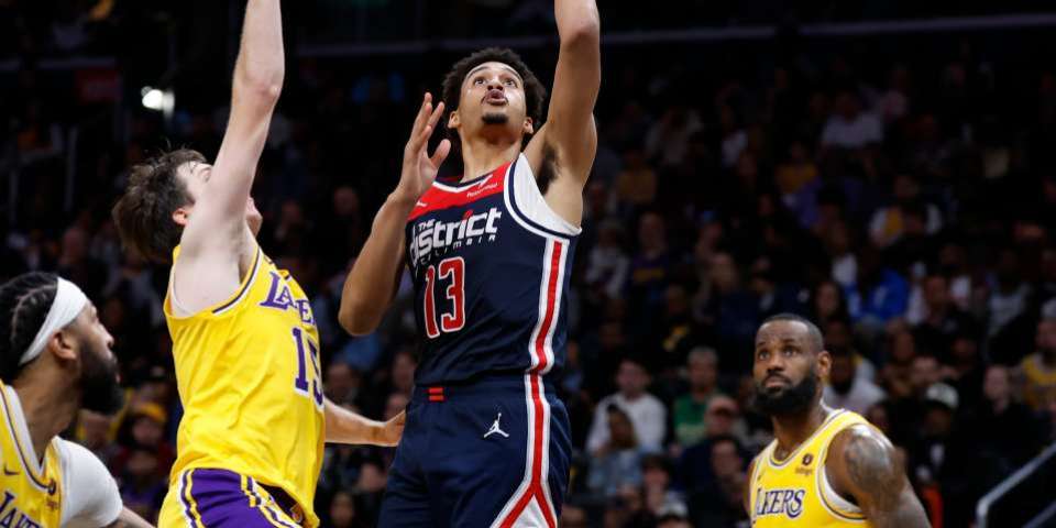 La controversa guardia del punteggio si unisce ai Lakers in un finto scambio ad alto rischio e ad alta ricompensa