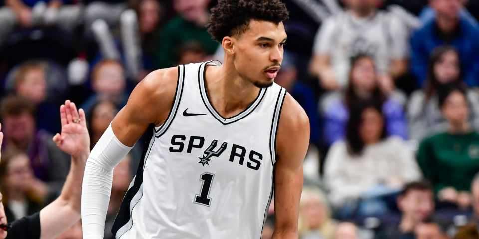 L’allenatore ad interim degli Spurs denuncia la pessima giocata fondamentale di Victor Wembanyama contro i Kings